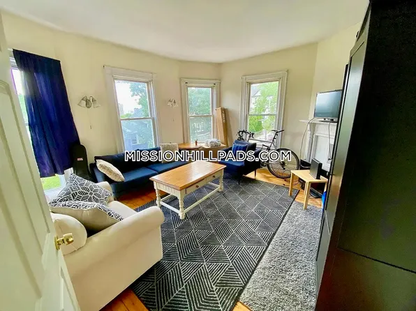 166 Hillside St #3, Boston, MA 02120