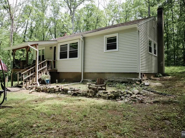 25 Roger Ave, Wanaque, NJ 07465