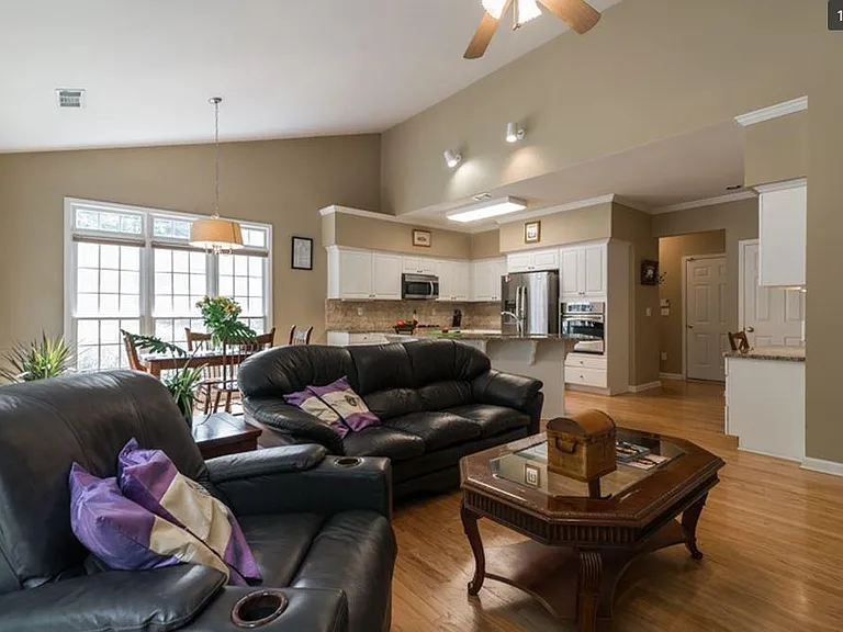 215 Smithdun Ln — Photo 12