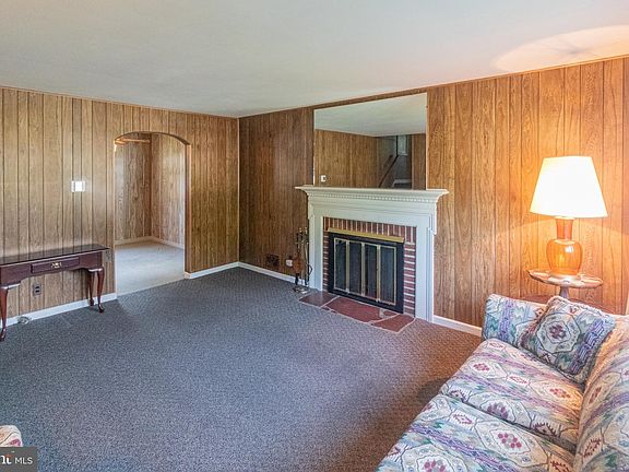 4th image of 153 Hawthorne Dr