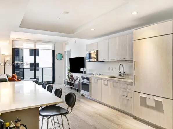 55 SW 9th St, Miami, FL
