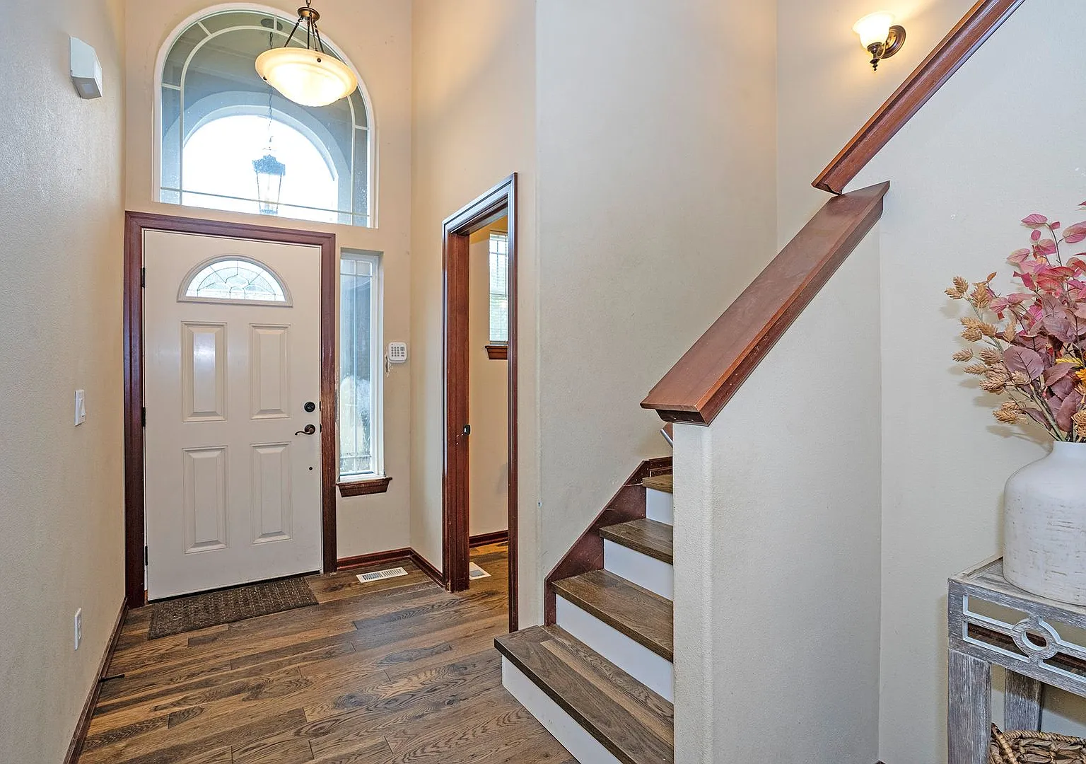 Spacious 4-Bedroom Home in The Oaks with Fenced Yard — Photo 4