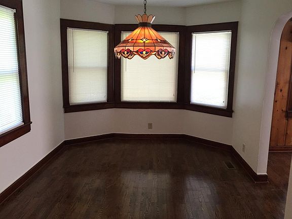 3rd image of 901 E Churchwell Ave