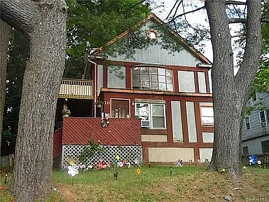 Building Photo - 10 York Ave #2