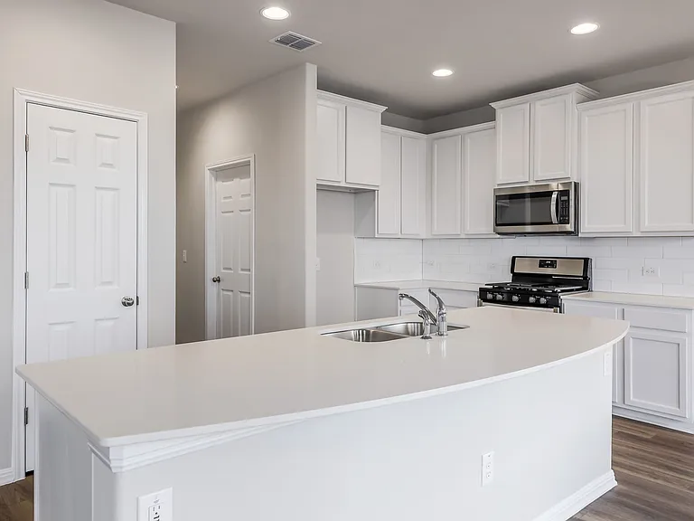 10702 Sentinel Dr — Photo 3