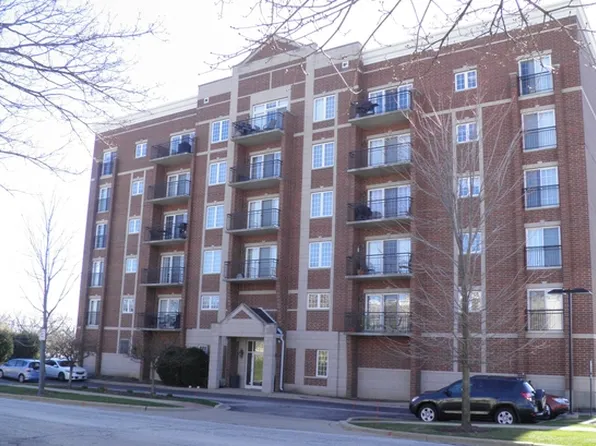 405 Creekside Dr #605, Palatine, IL 60067