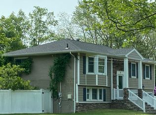 5 Stell Ln, East Northport, NY 11731