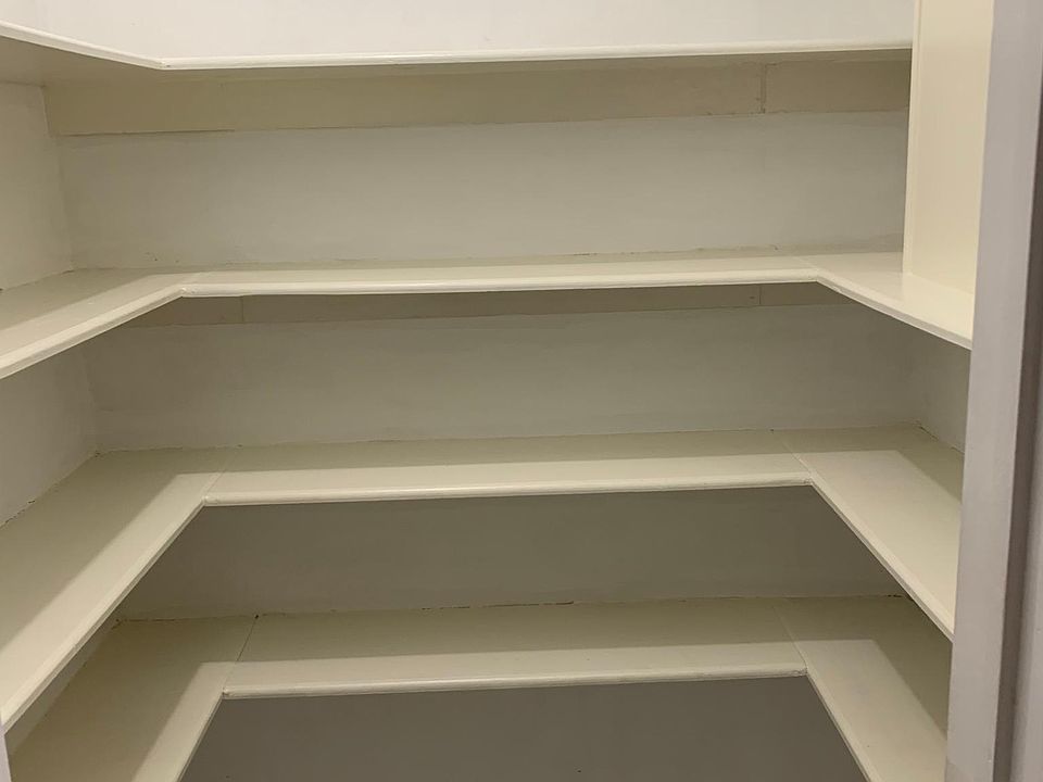 Walk in Pantry