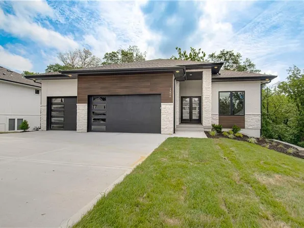 13458 Terrace Park Dr, Parkville, MO 64152
