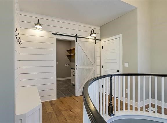 4th image of 1814 Red Orchard Dr