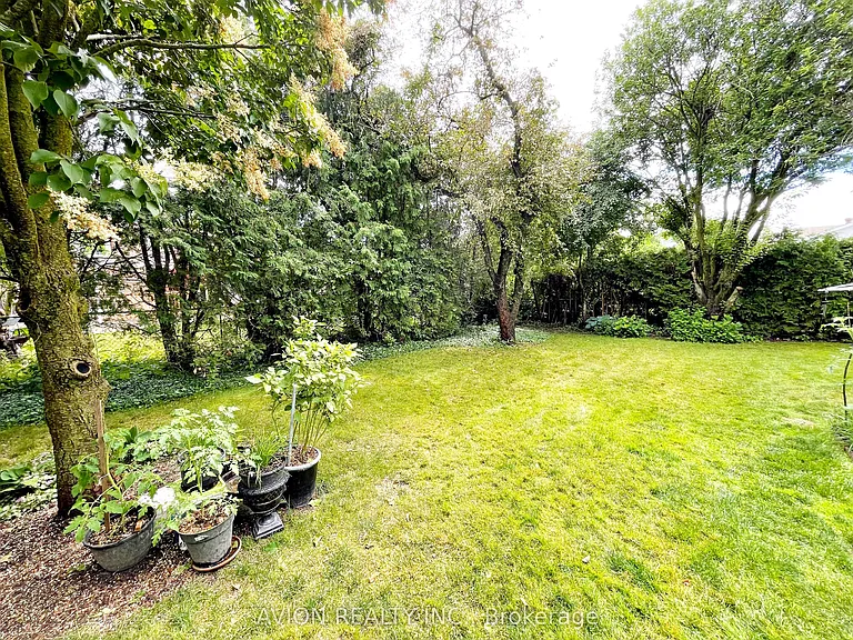 83 Lincoln Green Dr — Photo 22