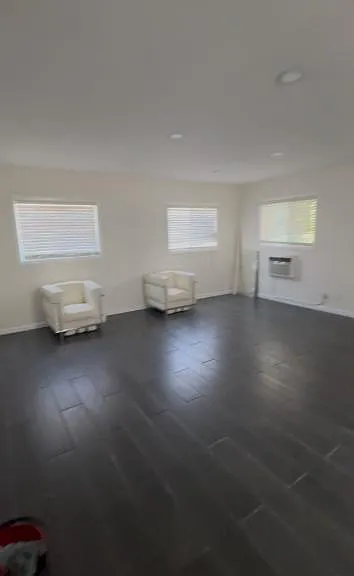 5207 Cartwright Ave — Photo 4