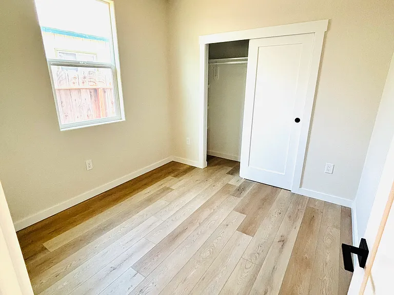 243 E 3rd St — Photo 7