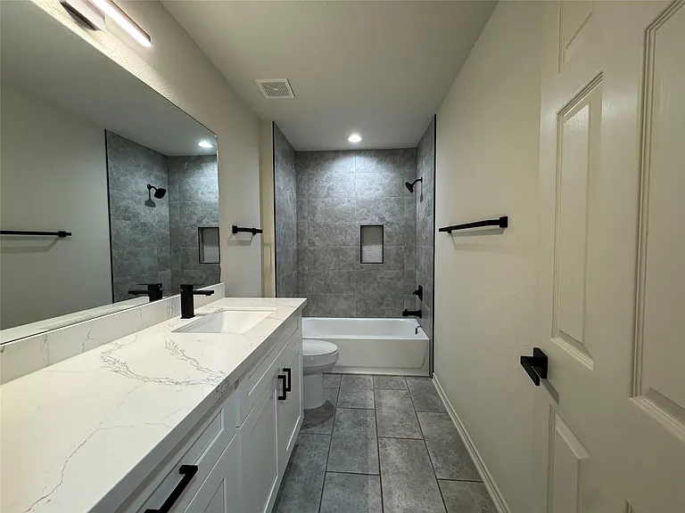 3811 Stockbridge Dr — Photo 15