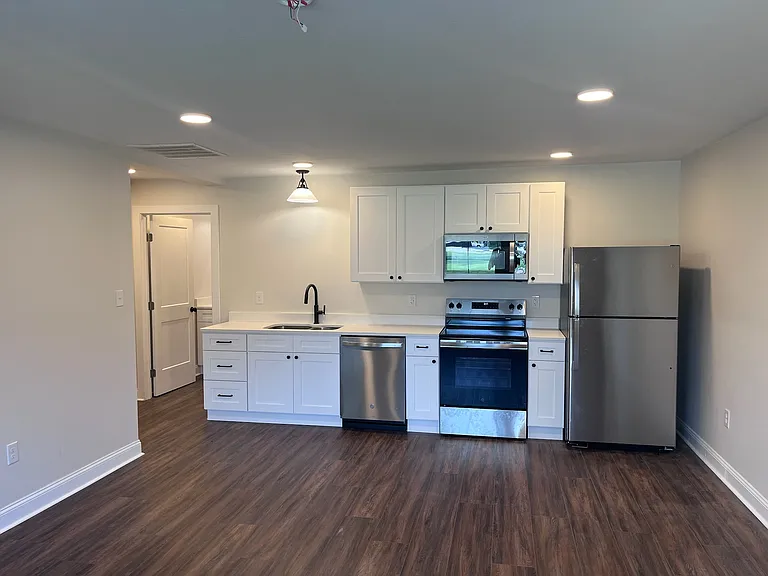 821A W Warren St — Photo 2