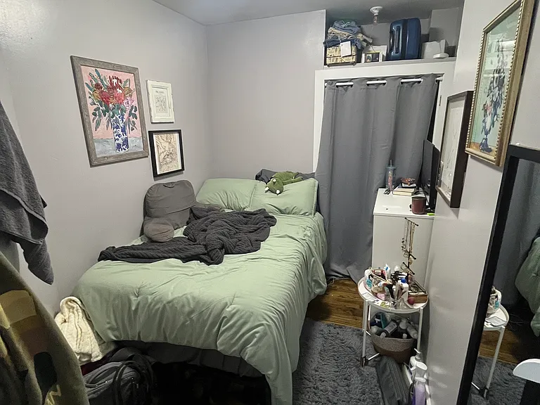 442 W 54th St #13 — Photo 7