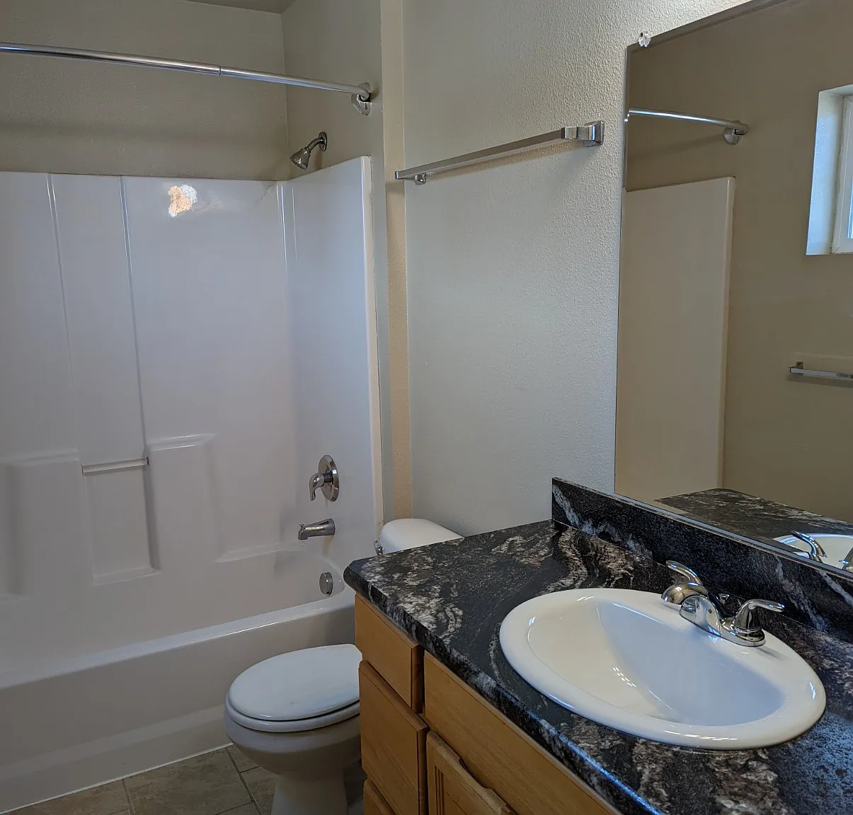 2 bed, 1100 sqft, $1,850 — Photo 3