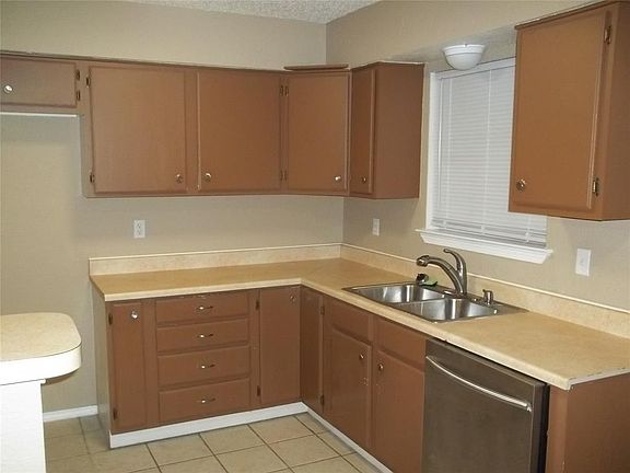 4th image of 209 Briar Creek Dr