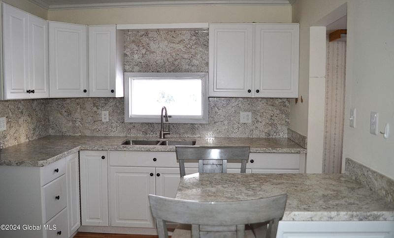 5th image of 407 Walnut Street