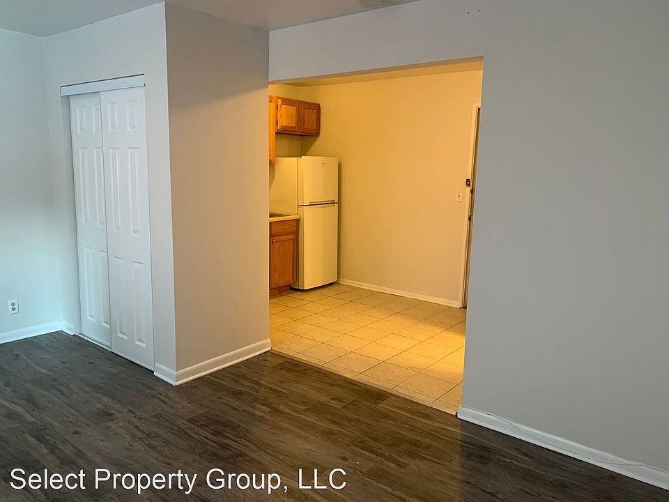 1st image of 1456 N Farwell Ave #5
