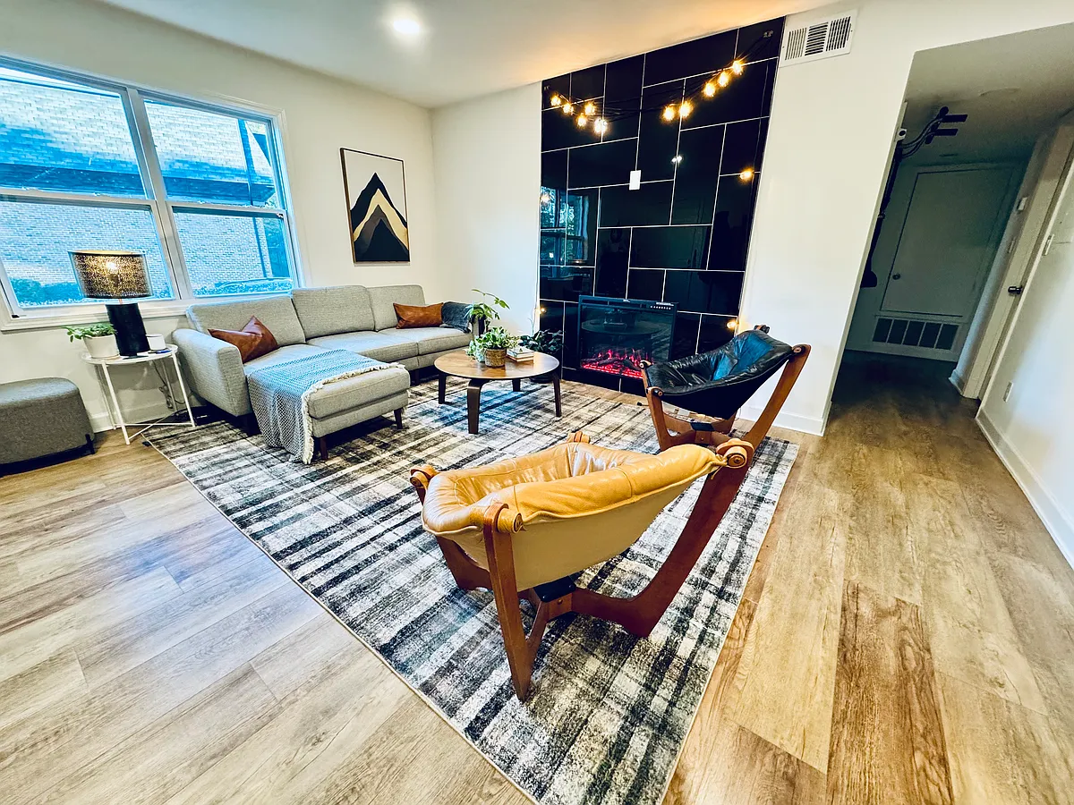 Building Photo - 275 Winding River Dr