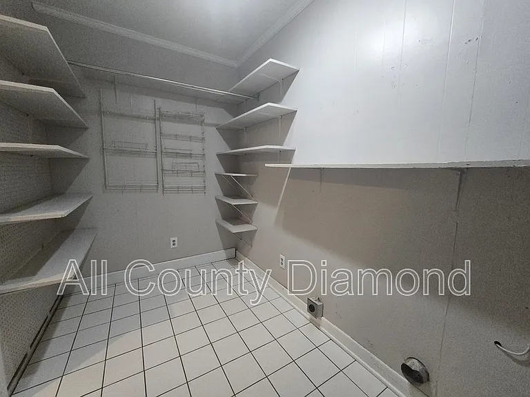 215 S Kimbrel Ave — Photo 18