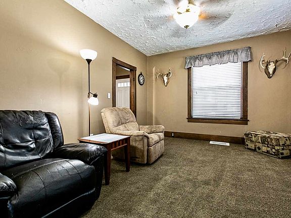 3rd image of 407 1st Ave W