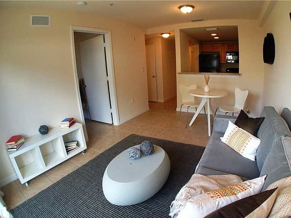 5th image of 724 NE 85th St APT 405