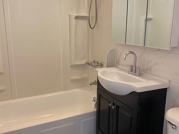 2nd image of 2862 Bruckner Blvd #3