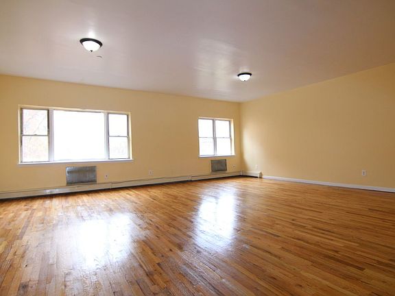2nd image of 934 Dekalb Ave APT 4