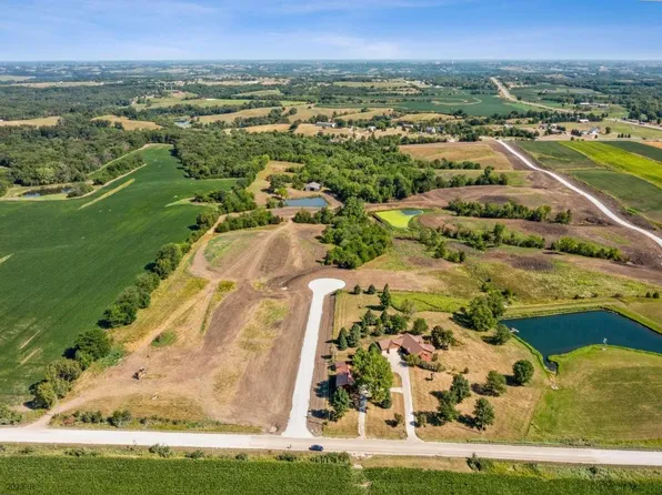 10 Ridgewood Ests, Indianola, IA 50125