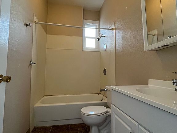 2nd image of 1901 E Jefferson St #10
