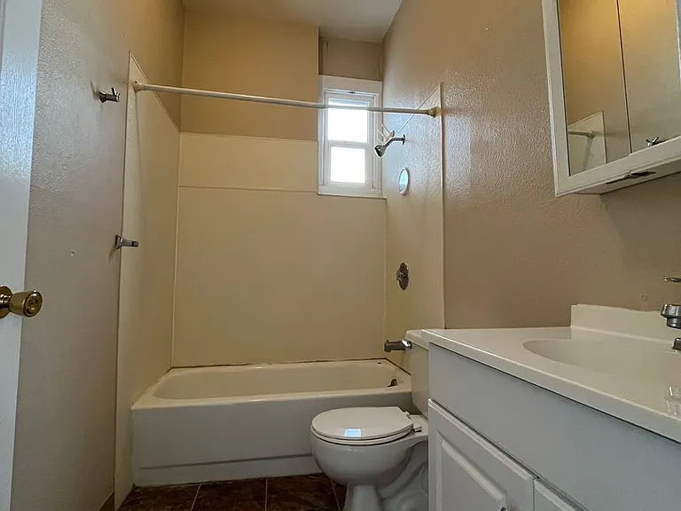 Camdon - 1 Bedroom - Central District - Vintage Charm — Photo 2
