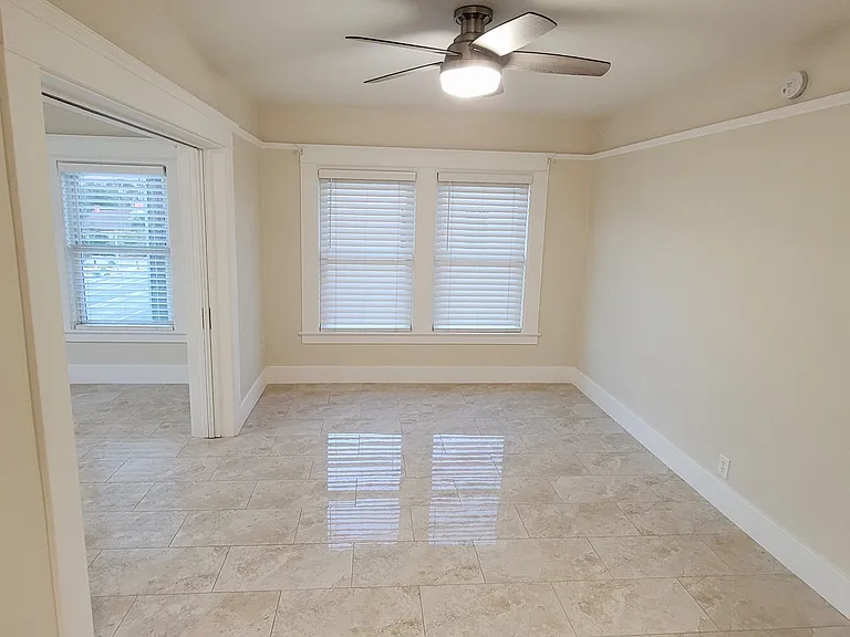 986 E Main St — Photo 13