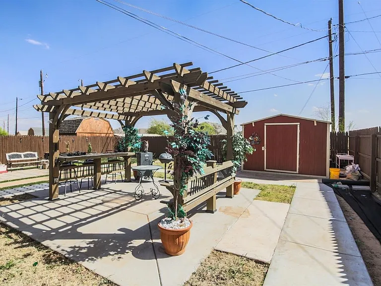 931 Xavier St — Photo 20