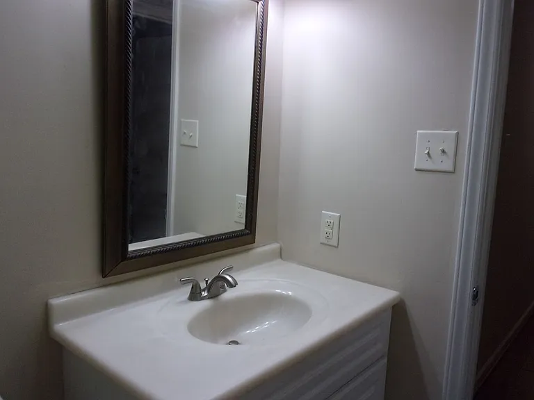 522 N Jones Ave — Photo 12