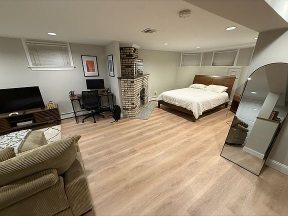 3rd image of 868 E 2nd St #1