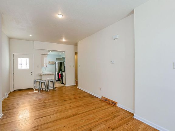 5th image of 1136 Mount Vernon St Floor 1