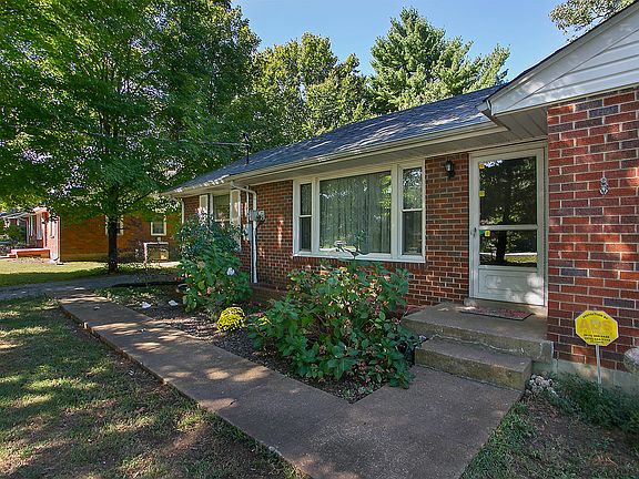 Full brick with vinyl trim