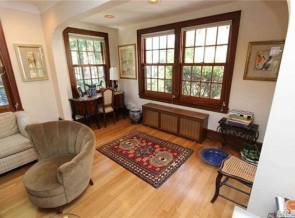 2nd image of 8415 Chevy Chase St