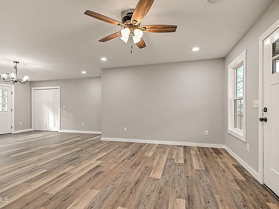 4th image of 6055 Newport Hwy