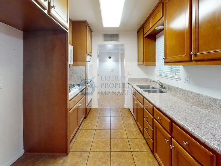 3801 Tenby Way — Photo 8
