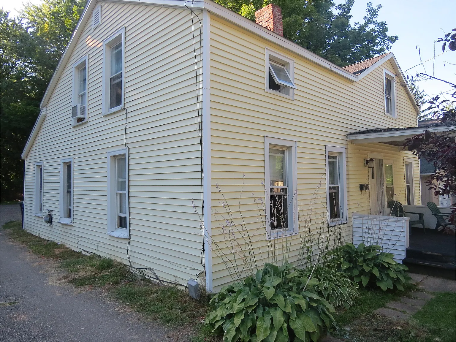 172 Lambert Ave photo 1