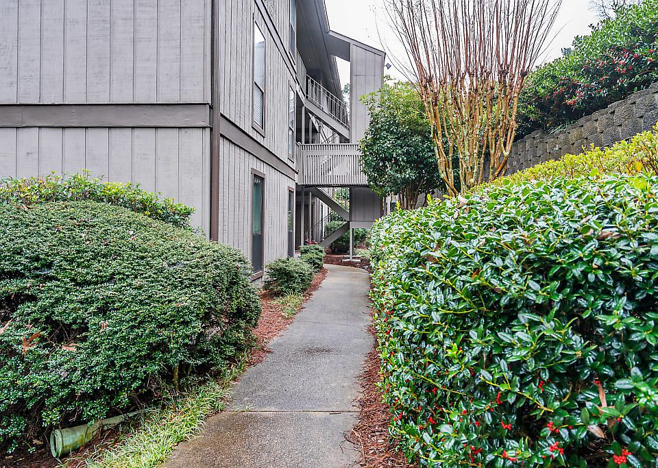 1st image of 502 Embers Dr SE