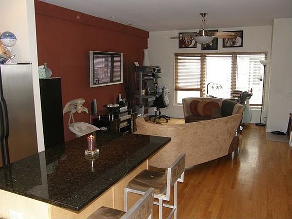 2nd image of 2919 N Natoma Ave Unit 3