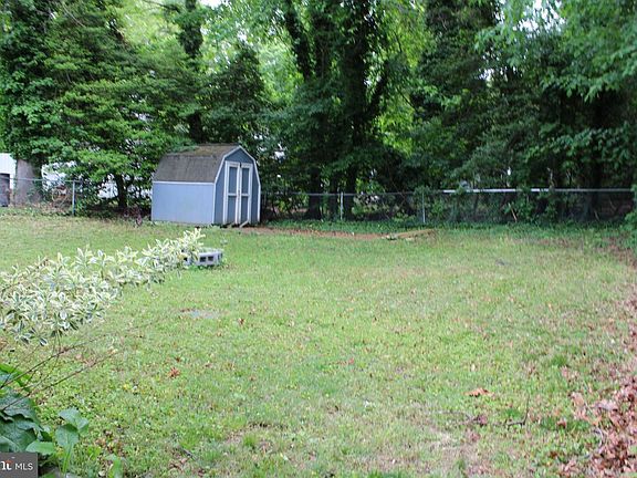 3rd image of 724 Spruce Dr