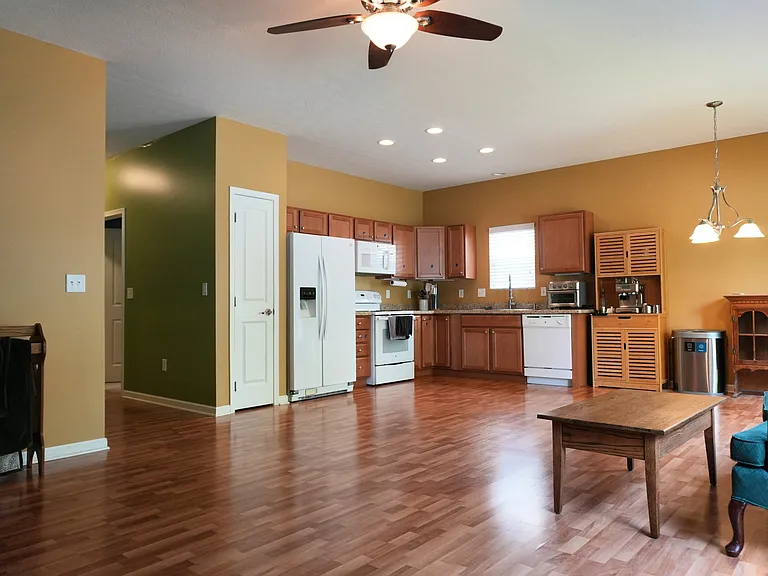 6258 Maple Glen Dr — Photo 7
