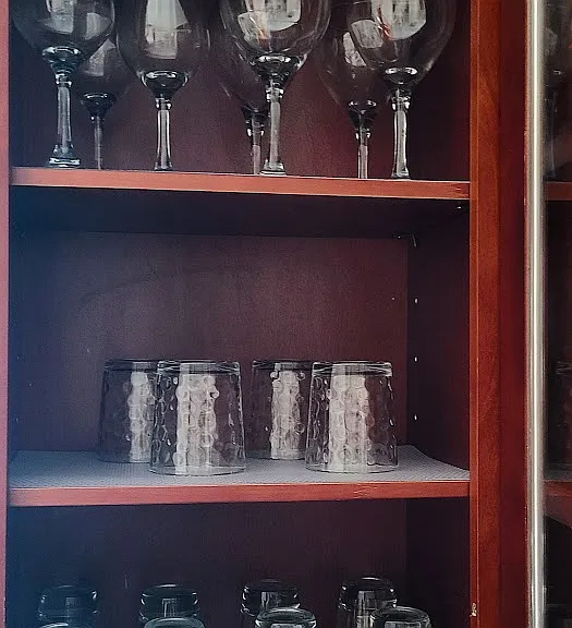 Plenty of glassware!