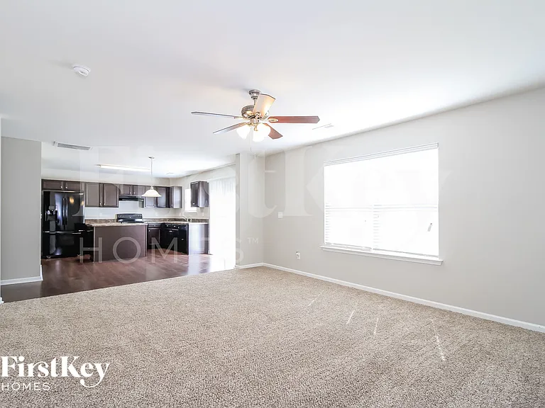 1438 Waverly St — Photo 5