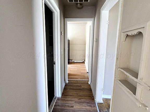 3rd image of 402 S Rusk St